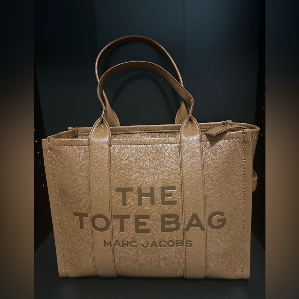 large Marc Jacobs tote color Argan oil !!